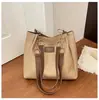 Bolsa de ombro com corrente estilo coreano 2026, fresca e simples, bolsa tote casual minimalista de grande capacidade, bolsa de axila em couro macio