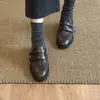A Fábrica Está no Processo de Produzir Mercadorias! Mocassins Slip-On Estilo Britânico Retrô, Sapatos de Couro Versáteis com Salto Grosso e Tiras de Velcro, Sapatos de Salto Único da Moda