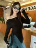 Camiseta Elegante de Alças Off-Shoulder para Mulheres Outono Inicial Novo Estilo Cintura Assimétrica Efeito Emagrecedor Fenda Manga Longa Tendência