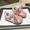 Sapatos Casuais Estilo Coreano Tênis de Treino Alemão Estilo Verão 2025 Meninos Solado Macio Superfície em Malha Meninas Tênis Esportivos Respiráveis