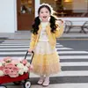 Traje de Primavera y Otoño para Niñas 2026 Nuevo Estilo Primavera Vestido de Princesa Elegante para Niña Pequeña Conjunto de Tres Piezas de Suéter de Punto