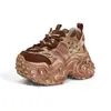 Zapatos gruesos de estilo "dad" para mujer, nuevo modelo otoño 2026, estilo vintage desgastado, zapatos casuales versátiles con aumento interno de altura