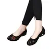 Novos Sapatos Femininos para a Temporada de Primavera, Comércio Exterior Transfronteiriço, Bico Redondo, Salto Baixo, Salto Bloco, Solado de Borracha, Slip-On, Bordado, Estilo Coreano, para Mães