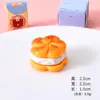 Bolo Miniatura Simulado Sobremesa Confeitaria Resina Acessórios Pequenos Enfeites de Mesa Brinquedo Alimentício DIY Boneca Surpresa Decorações de Casa de Bonecas