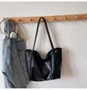 Bolsa feminina de grande capacidade, versátil para o outono, nova moda 2026, bolsa de ombro simples, bolsa tote texturizada para aula e trabalho