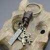 Llavero creativo aleación bronce beso vintage tejido piel de vaca llavero 155