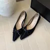 Primer Encuentro Jifa Cuña Francesa Diseño Patchwork Sentido del Temperamento Zapatos de Salón Otoño/Invierno 2026 Nuevos Zapatos de Ante Retro de Tacón Medio