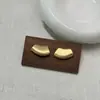 Brincos Únicos de Metal Escovado Fosco para Mulheres, Brincos de Orelha Criativos com um Toque Sofisticado de Outono e Inverno