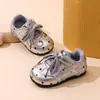 Sapatos de bebê fofos com laço de bolinhas, sapatos casuais estilo coreano para meninas pequenas, nova coleção primavera/outono de tênis infantis