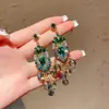 Pendientes de Borla de Cristal de Alto Gama Estilo Francés Mariposa Flor, Pendientes Geométricos de Lujo Ligero a la Moda con un Sentido de Elegancia