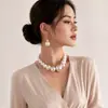 Joyería transfronteriza europea y americana, estilo frío, retro, con cadena de cuentas, collar con diseño de nicho de perlas de imitación nacionales.