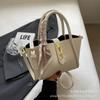 Bolsa de Mão Pequena Minimalista de Nicho Francês para Mulheres 2026 Novo Modelo Venda Quente Transfronteiriça Bolsa de Ombro Elegante Bolsa Transversal tipo Balde