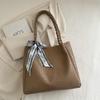 Bolso de mano retro de gran capacidad, tejido, 2025, de alta textura, combinable con todo, a la moda, para llevar debajo del brazo.