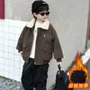 Casaco de Inverno Masculino com Pelúcia Espessa Integrada 2026 Nova Roupa de Inverno Jaqueta de Couro Crianças Meninos Médio e Grande