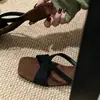 Moda Retro de Nicho Cruzada 2026 Nuevo Cuña Cuadrado Verano para Mujer con Sandalias Ropa Exterior Pies que no se Cansan Chanclas