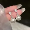 Nuevos aretes de perla y circonia estilo francés para mujer, diseño simple, aretes versátiles, lujo ligero, accesorios para orejas de moda de alta gama