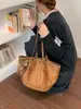 Bolsa tote grande plissada retrô de outono e inverno para mulheres, nova bolsa tote versátil para o dia a dia 2026, bolsa de ombro em camurça fosca, bolsa de axila