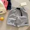 Shorts Casuais Infantis 2026 Novidades de Verão Unissex Cor Sólida Fita de Tecido Shorts de Comprimento Médio Shorts de Cinco Pontos Personalizados para Meninos
