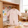 24 outono e inverno recém-nascido borboleta roupas desossadas três camadas quente desenho animado bordado bebê roupas escalada roupas 59-66#