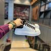 Zapatos para hombre, verano 2024, nuevo estilo, malla transpirable, zapatos de tabla elevada, suela gruesa, cordones, caña baja, moda, explosión, zapatos blancos pequeños, de moda.