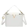 Bolsa de Mão Tecida Estilosa em Formato V 2025 Novo Modelo, Bolsa Transversal de Ombro Feminina Elegante e Simples de Cor Sólida