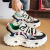 Nova Coleção de Primavera Retro Desgastado Cool Tendência Popular Sapatos Masculinos Moda Casual Versátil Aumenta Altura Sola Grossa Sapatos Masculinos Sapatos de Nicho