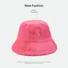 Chapéu de pescador de pelúcia em cores vibrantes para outono e inverno, quente e à prova de frio, versátil, moderno, casual, com toque de alta qualidade, faz o rosto parecer menor