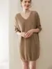 25 Novos Vestidos Longos de Cashmere Grossos de Gola Redonda para Outono e Inverno Vestido Suéter de Tricô Elegante Solto no Joelho Feminino