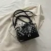 Bolso bandolera nuevo de principios de otoño 2026, bolso de mano cuadrado pequeño de moda niche vintage para mujer, bolso de hombro casual simple y moderno