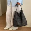 Bolso de Mezclilla Simple de Gran Capacidad para Mujer 2026 Nuevo Bolso de Hombro Casual para Viajar Estilo Relajado Bolso Tote Tipo Cubo