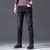 Jeans para hombre de Hong Kong 2026 nuevo otoño ajustados rectos de alta gama marca de moda alta gama elásticos casuales pantalones largos