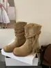 2026 Novas Botas de Cavaleiro com Salto Grosso Estilo Deserto com Franjas Botas Retro de Cano Médio Botas de Cano Médio Franzidas Emagrecedoras Cor Café Femininas