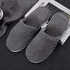 Pantuflas Gruesas Personalizadas al por Mayor para Hoteles de Lujo, Casas de Huéspedes, Salones de Belleza, Hospitalidad Doméstica Desechable, Engrosadas para Uso en Hotel