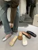 Zapatos de pezuña de cerdo con punta dividida 2023 verano nuevo boca poco profunda punta plana zapatillas de media cubierta suela blanda slip-on zapatos mueller