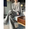 Traje de Punto para Mujer con Acabado de Alta Gama, Nuevo Suéter de Moda Otoñal, Pantalones Largos de Color Sólido con Cuello en V, Conjunto Premium de Dos Piezas