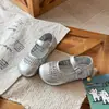 Sandalias Cómodas para Niñas 2026 Verano Nuevo Estilo Zapatos de Princesa Calados para Niños Zapatos Individuales Tejidos de Playa Cerrados de Punta Moda