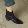 Botas Martin Vintage Marrons de Bico Fino para Mulheres, Botas Curtas Estilo Britânico com Corte em V, Botas de Cano Curto com Salto Grosso de Altura Média para Mulheres