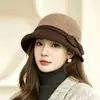 2026 Nuevo Sombrero de Fieltro de Lana Tipo Cubo para Mujer Otoño Invierno Estilo Coreano Lazo Fedora Elegante Cálido Adelgazante Versátil Pescador