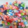 Cuentas de cubo de resina con rayas de arcoíris en contraste, cuentas cuadradas, cuentas redondas, pulsera de cuentas, collar, cadena para teléfono móvil, accesorios al por mayor