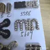 Venta Directa de Fábrica de Diversas Placas de Aleación de Zinc Marca Miao, Etiquetas de Letras Metálicas, Etiquetas Cosidas a Mano y Etiquetas para Ropa