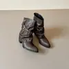 Botas de tacón grueso western cowboy con hebilla de cinturón remachada de moda retro coreana para aumentar la altura, nuevas y versátiles para mujer 2026