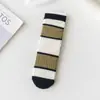 Calcetines de Cachemir para Mujer Otoño e Invierno Espesos Cálidos Estilo Preppy para el Hogar Invierno Estilo Japonés Color Bloqueado Calcetines de Cachemir