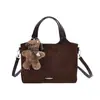 A bolsa de um ombro simples e estilosa popular deste ano para mulheres, nova bolsa tote retrô 2026, bolsa transversal versátil de alta qualidade
