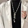 Collar de Perlas de Camelia que Gotea Aceite Nueva Moda para Mujer Exquisita Cadena Larga para Suéter Colgante Versátil de Ropa de Alta Gama