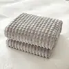 Manta Gruesa de Terciopelo de Leche de Conejo Falso con Rayas Anchas de Franela para Comercio Exterior Transfronterizo, Manta de Lujo para Aire Acondicionado