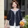 Chaqueta con capucha de alta gama para otoño para madres, nuevo estilo 2026, abrigo con capucha holgado y versátil para mujeres de mediana edad y mayores