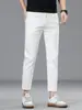 Jeans branco cropped para homens para primavera e verão, moderno, slim fit, de alta qualidade, versátil, com stretch, calça branca pura de 9 pontos