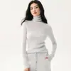 Colección Otoño/Invierno 2026 Baicai Rong: Prenda de Alta Gama, Corte Holgado, Estilo Jersey, Canalé, Suéter de Punto Ajustado con Cuello Alto