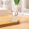 Botella cuadrada de perfume blanco mate con difusor, con flores secas y varillas difusoras, para uso como fragancia para el hogar, adecuada para dormitorios