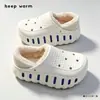 Pantuflas de Algodón para Niños Invierno Niños Niñas 26 Nuevas con Felpa Engrosada Exteriores Impermeables Cálidas Zapatos de Algodón para Bebé Cubierta de Talón